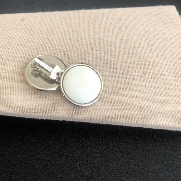 Vintage Stamped Lisner Clip On Earrings - Picture 2 of 3